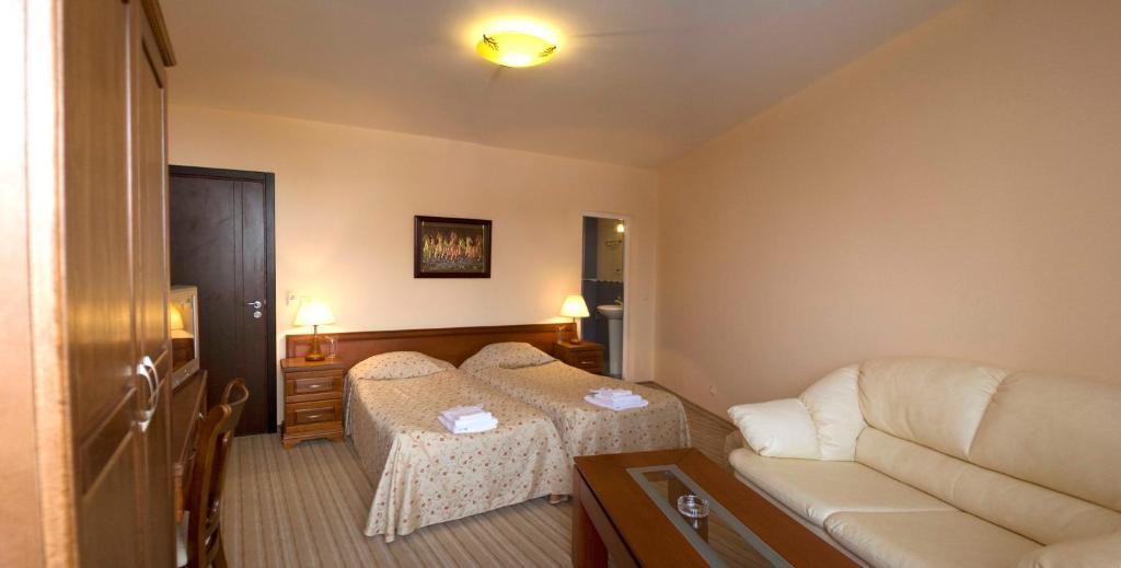 Family Hotel Zora Razlog Room photo