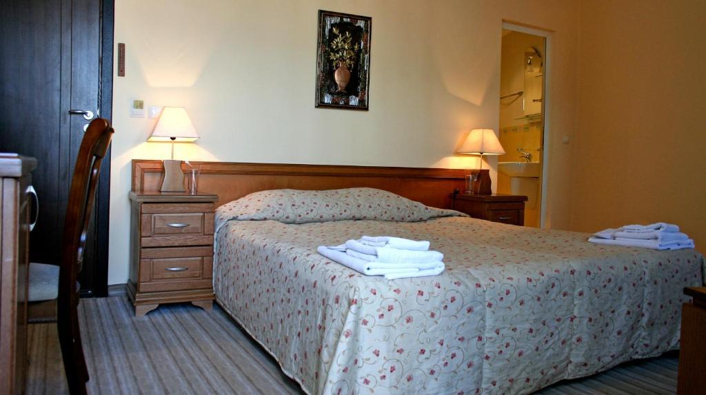 Family Hotel Zora Razlog Room photo