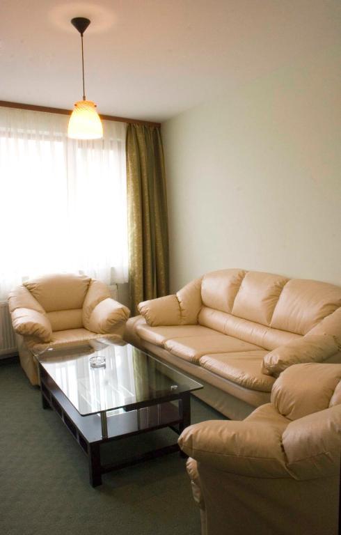 Family Hotel Zora Razlog Room photo